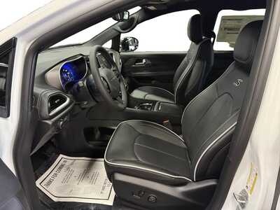 2027 Chrysler Pacifica, $0. Photo 10