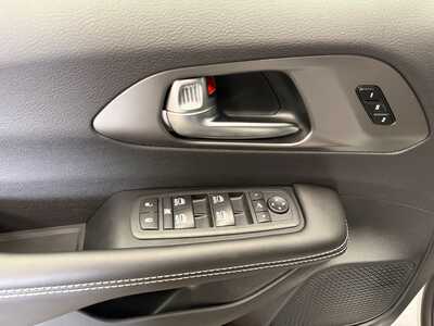 2027 Chrysler Pacifica, $0. Photo 11