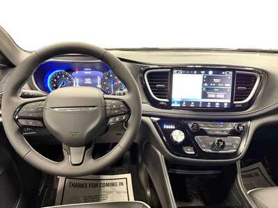 2027 Chrysler Pacifica, $0. Photo 12