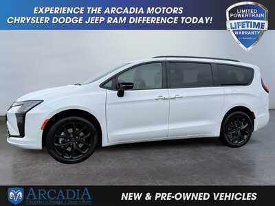 2027 Chrysler Pacifica, $0. Photo 2