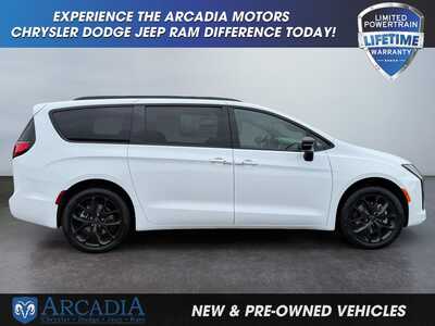 2027 Chrysler Pacifica, $0. Photo 6