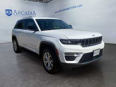 2022 Jeep Grand Cherokee, $28049. Photo 1
