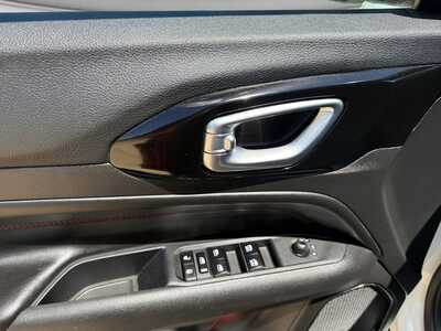 2025 Jeep Compass, $25749. Photo 11