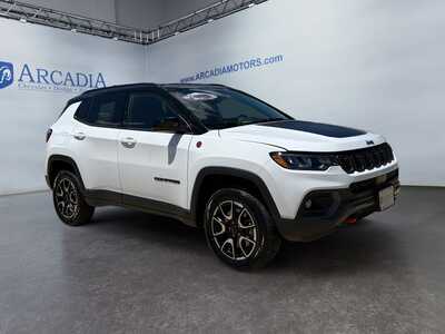 2025 Jeep Compass, $25749. Photo 7