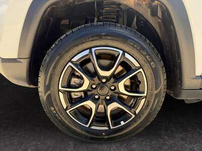2025 Jeep Compass, $25749. Photo 9