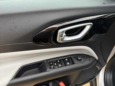 2025 Jeep Compass, $25249. Photo 11