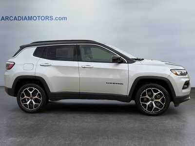 2025 Jeep Compass, $25249. Photo 6
