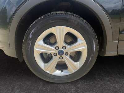 2013 Ford Escape, $9149. Photo 9
