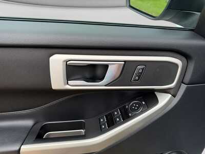 2020 Ford Explorer, $24149. Photo 11