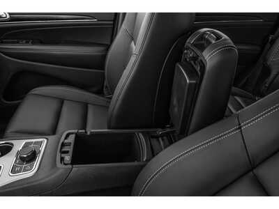 2021 Jeep Grand Cherokee, $25749. Photo 9