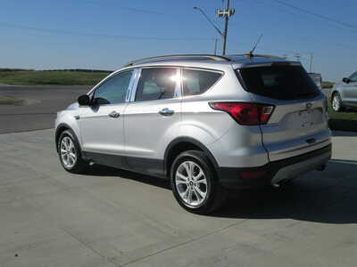2019 Ford Escape, $12200. Photo 4