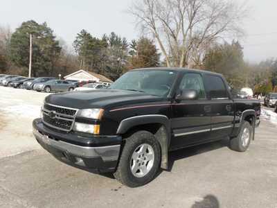 2006 Chevrolet 1500 Crew Cab, $6995. Photo 2