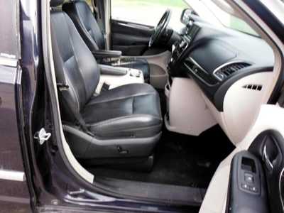 2011 Chrysler Town & Country, $3995. Photo 7