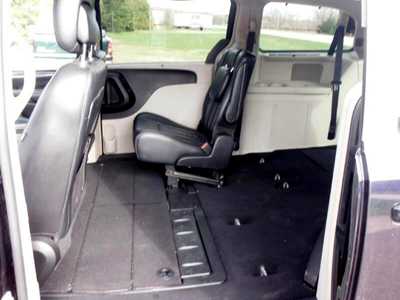 2011 Chrysler Town & Country, $3995. Photo 9