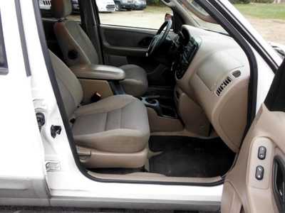 2002 Ford Escape, $2995. Photo 11