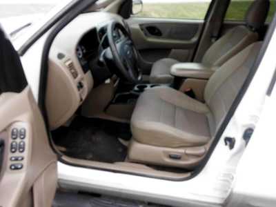 2002 Ford Escape, $2995. Photo 6