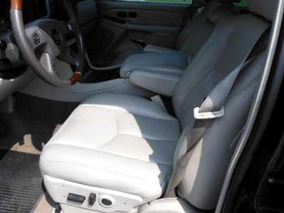 2005 Cadillac Escalade, $2694. Photo 8