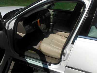 2004 Lincoln Town Car, $3695. Photo 6