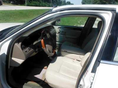 2004 Lincoln Town Car, $3695. Photo 7