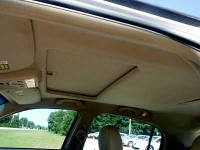 2004 Lincoln Town Car, $3695. Photo 8