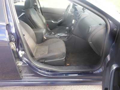 2009 Pontiac G6, $3495. Photo 6