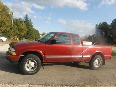 2001 Chevrolet S-10 Ext Cab, $3493. Photo 11