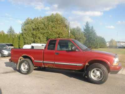2001 Chevrolet S-10 Ext Cab, $3493. Photo 3