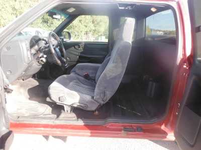2001 Chevrolet S-10 Ext Cab, $3493. Photo 8