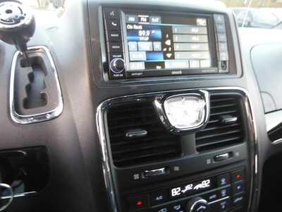 2016 Chrysler Town & Country, $6495. Photo 10