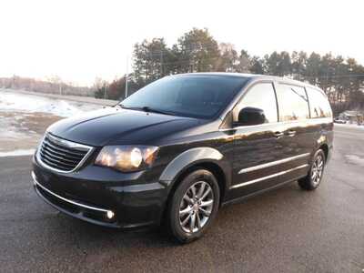 2016 Chrysler Town & Country, $6495. Photo 2