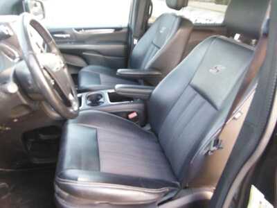 2016 Chrysler Town & Country, $6495. Photo 8