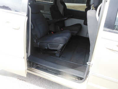 2010 Dodge Caravan, Grand, $3195. Photo 11