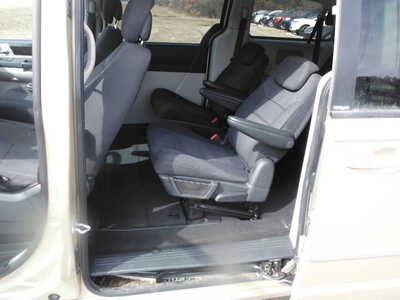 2010 Dodge Caravan, Grand, $3195. Photo 9