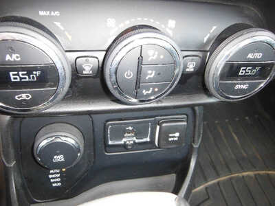 2016 Jeep Renegade, $9600. Photo 12
