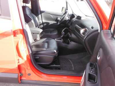 2016 Jeep Renegade, $9600. Photo 4