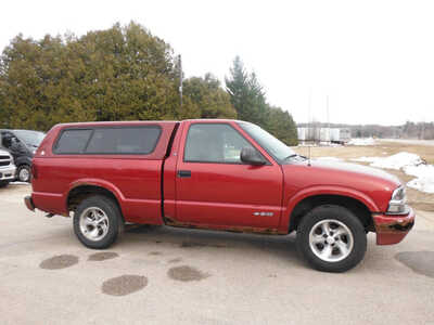 1998 Chevrolet S-10 Reg Cab, $2250. Photo 3