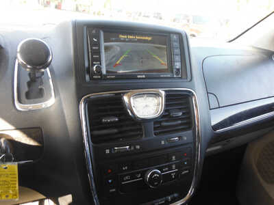 2014 Chrysler Town & Country, $5995. Photo 10