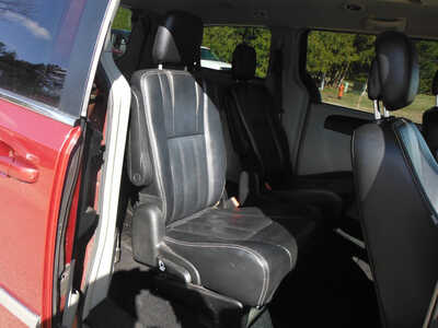 2014 Chrysler Town & Country, $5995. Photo 7