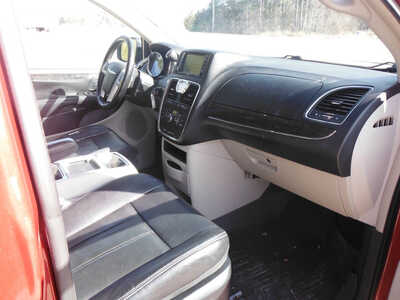 2014 Chrysler Town & Country, $5995. Photo 8
