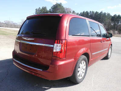 2014 Chrysler Town & Country, $5995. Photo 9