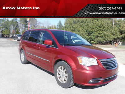 2014 Chrysler Town & Country, $5995. Photo 1