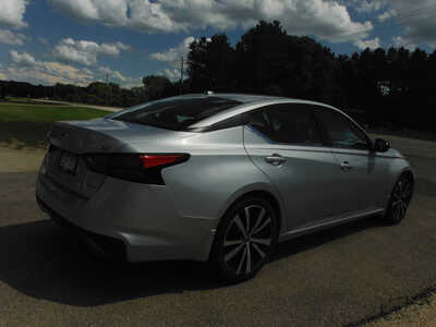 2019 Nissan Altima, $16000. Photo 4