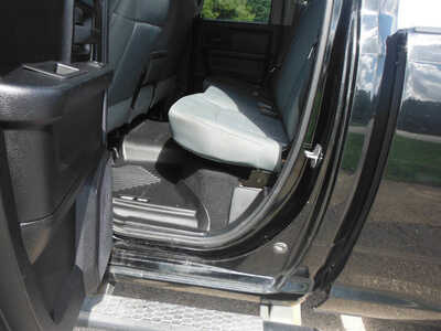 2014 RAM 1500, $138000. Photo 6