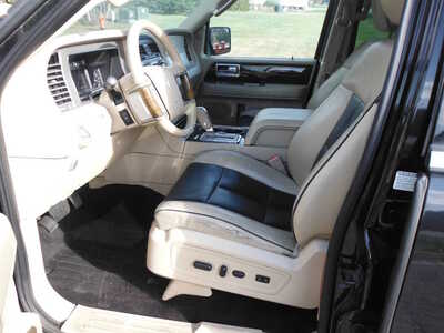 2010 Lincoln Navigator L, $2800. Photo 8
