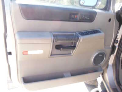 2004 Hummer H2, $3995. Photo 10