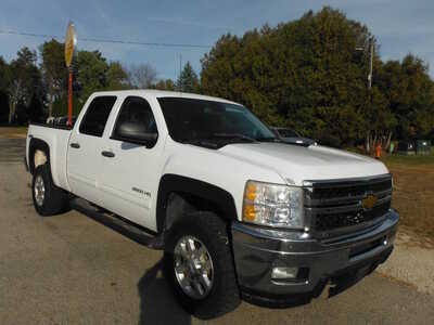 2012 Chevrolet 2500 Crew Cab, $9999. Photo 2