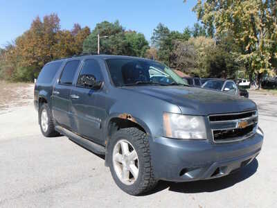 2008 Chevrolet Suburban, $2400. Photo 2