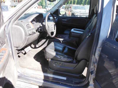 2008 Chevrolet Suburban, $2400. Photo 7