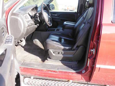 2010 Chevrolet Suburban, $2800. Photo 12