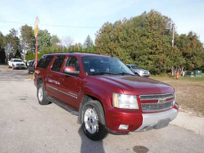 2010 Chevrolet Suburban, $2800. Photo 2